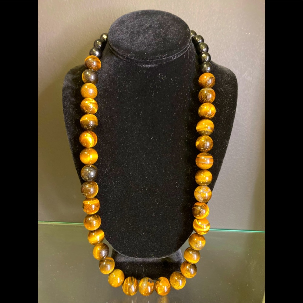 Tiger eye 16mm with 14mm black onyx